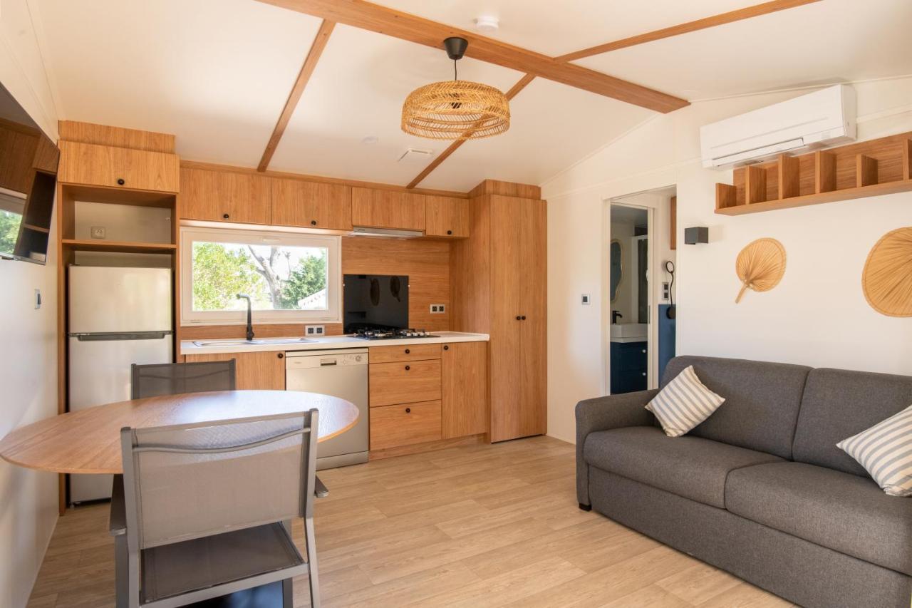 ホテル Toison D'Or ラマチュエル エクステリア 写真 Interior of a mobile home
