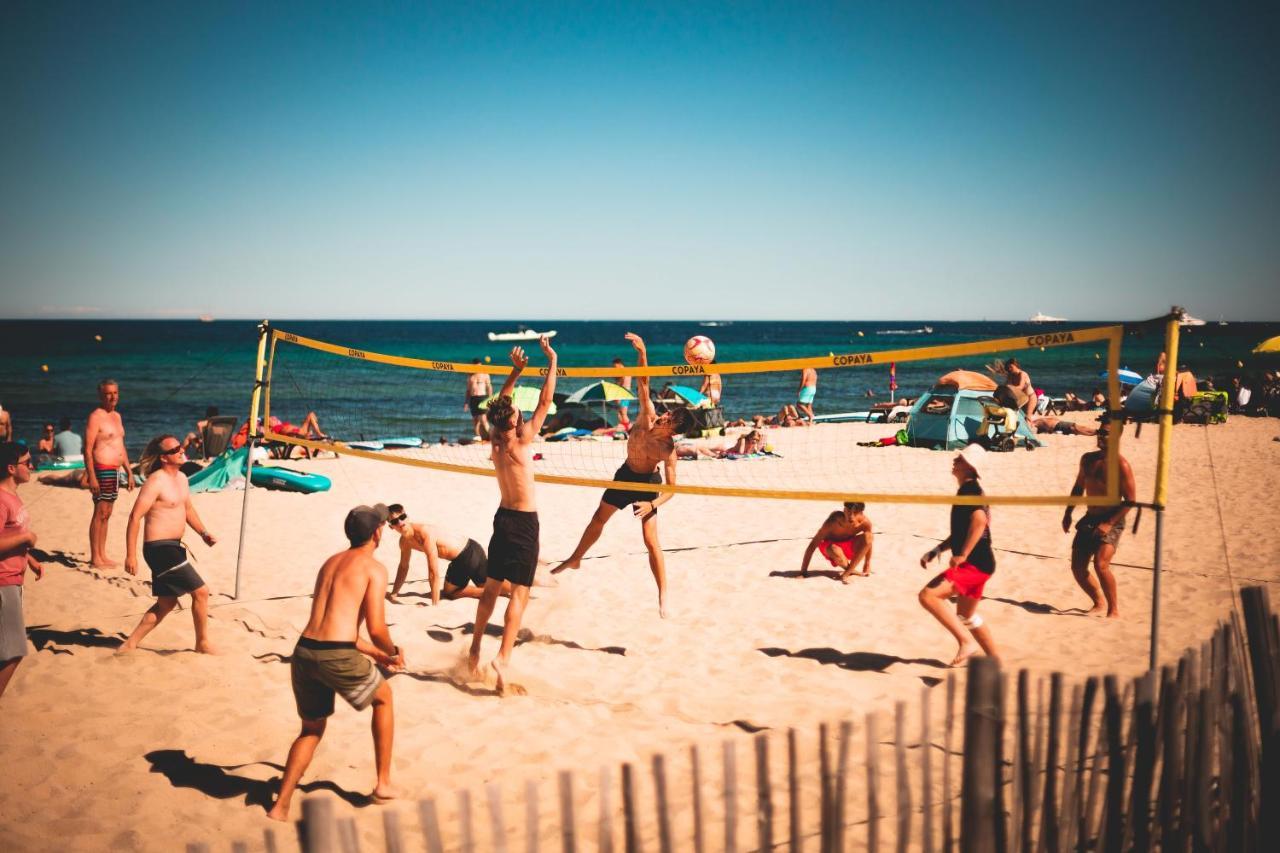 ホテル Toison D'Or ラマチュエル エクステリア 写真 Beach volleyball at Grand Haven State Park