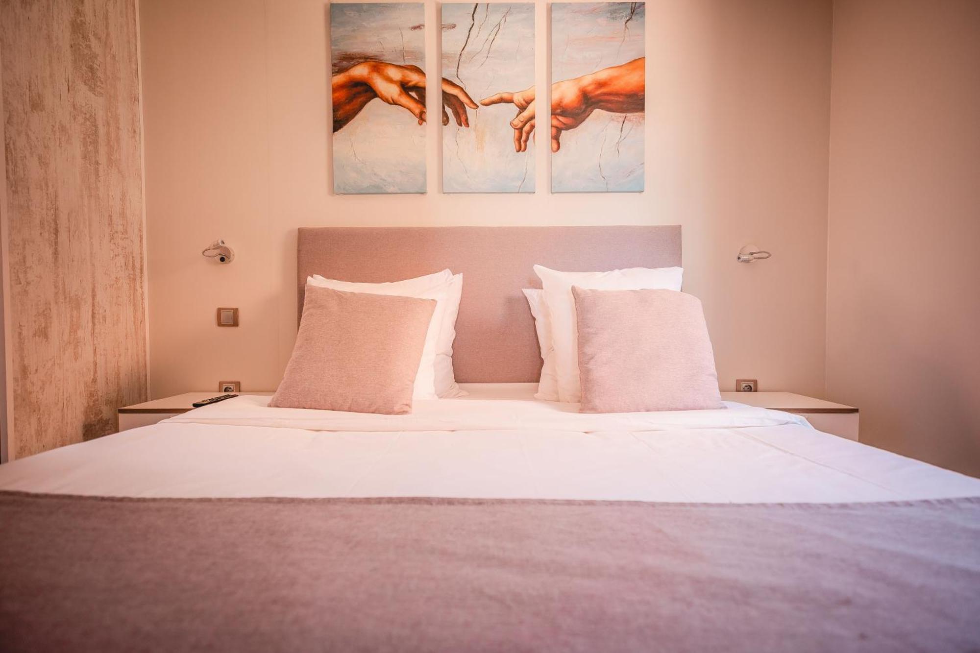 ホテル Toison D'Or ラマチュエル エクステリア 写真 A bedroom at the hotel