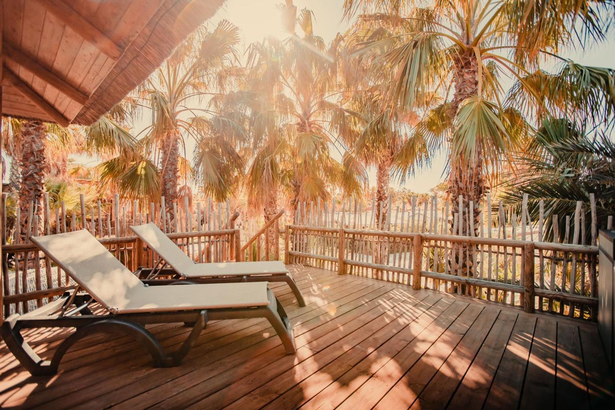 ホテル Toison D'Or ラマチュエル エクステリア 写真 The view from the balcony of a villa at the resort