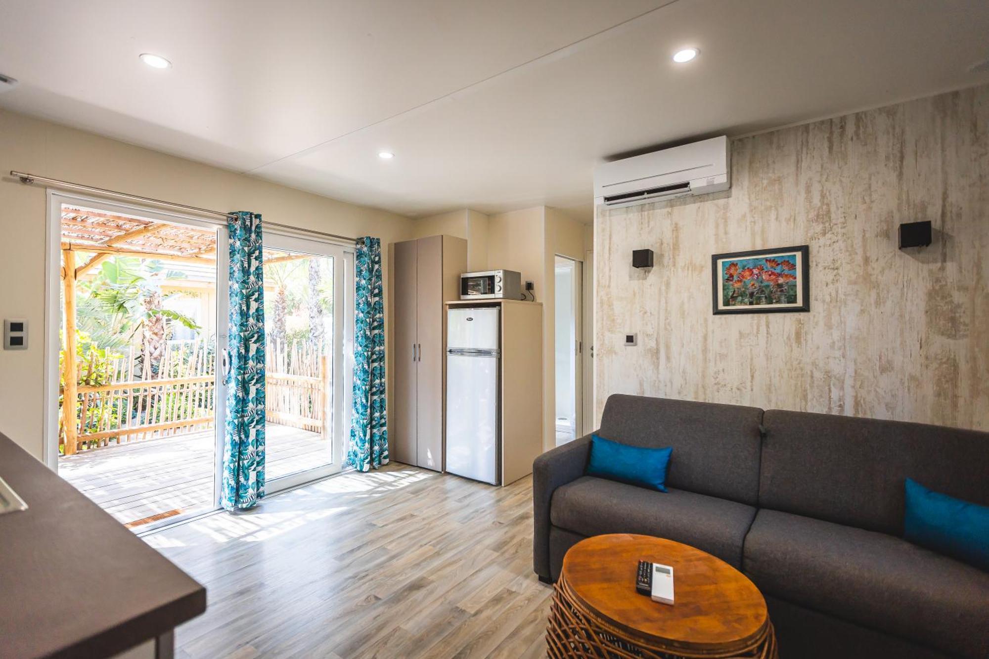 ホテル Toison D'Or ラマチュエル 部屋 写真 Living room in a mobile home