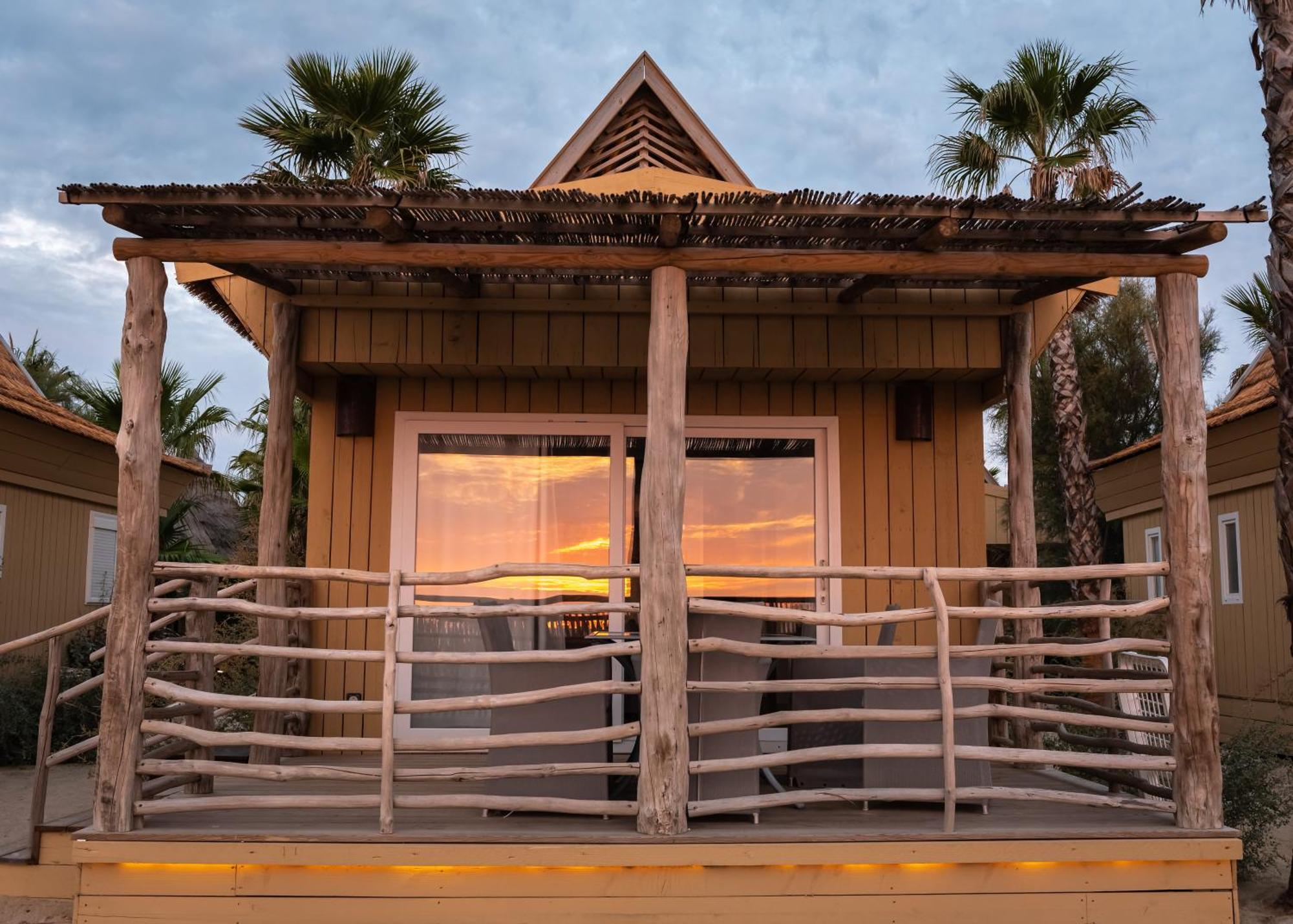 ホテル Toison D'Or ラマチュエル 部屋 写真 A bungalow at the resort