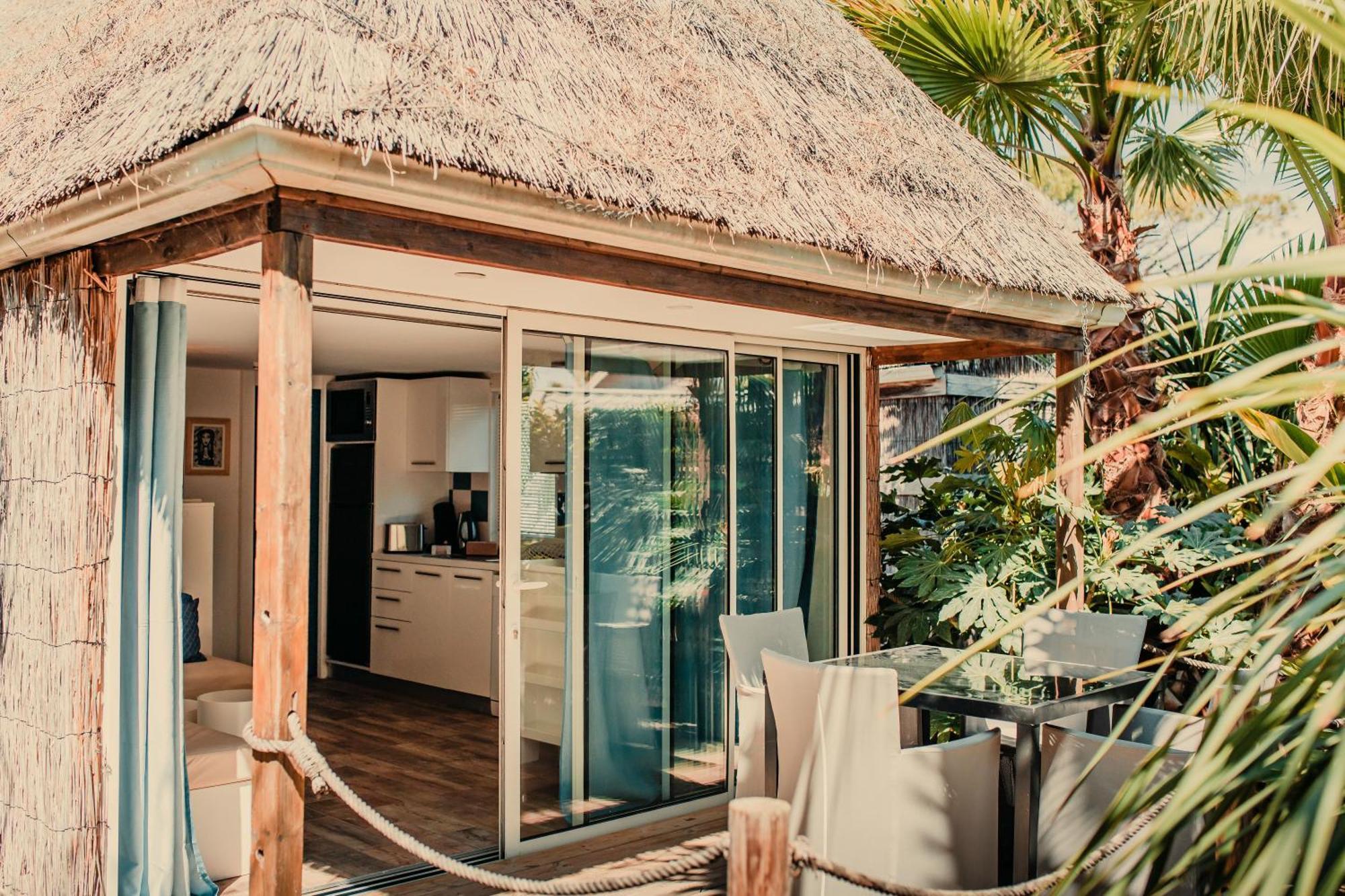 ホテル Toison D'Or ラマチュエル 部屋 写真 A bungalow at the resort