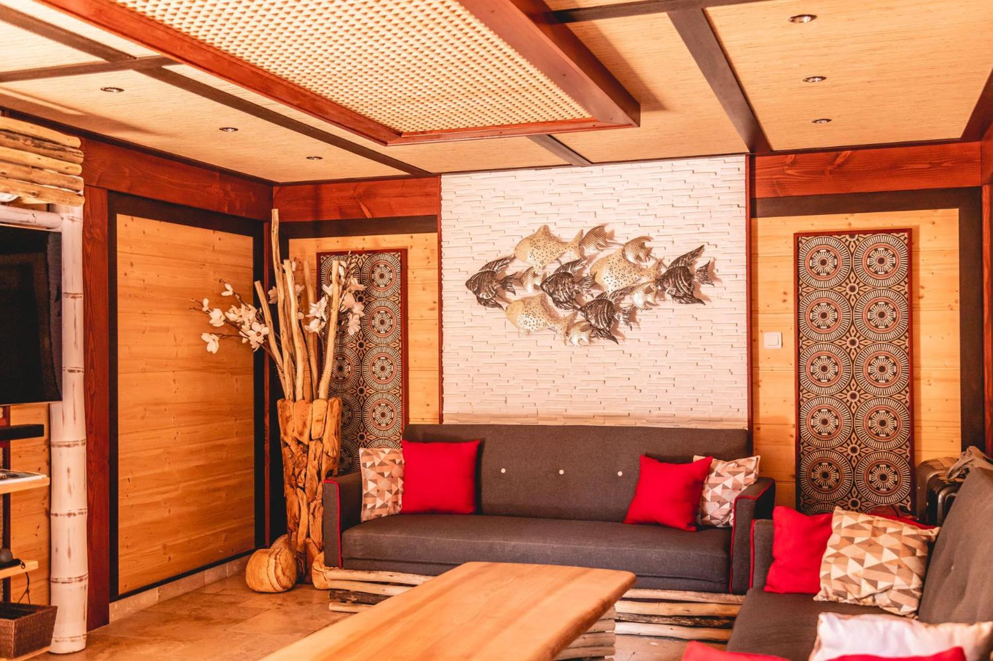 ホテル Toison D'Or ラマチュエル 部屋 写真 Interior of a private suite