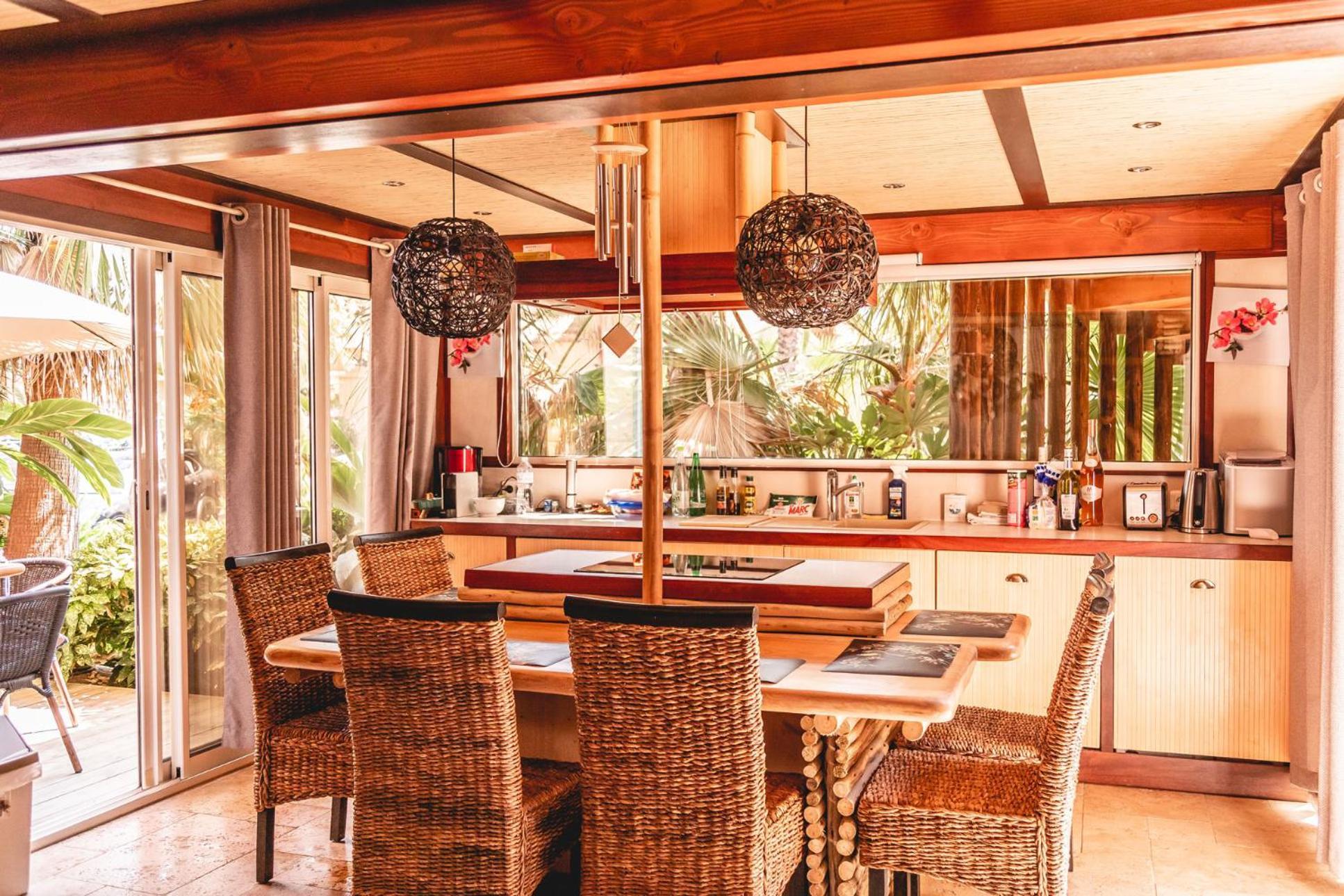 ホテル Toison D'Or ラマチュエル 部屋 写真 The interior of a bungalow