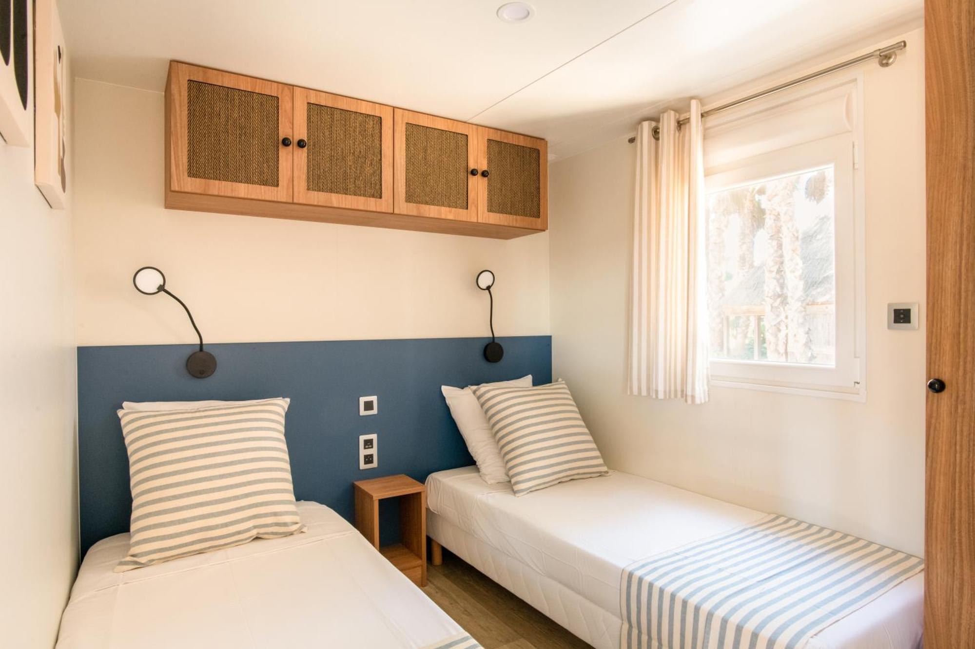 ホテル Toison D'Or ラマチュエル エクステリア 写真 A bedroom in a mobile home